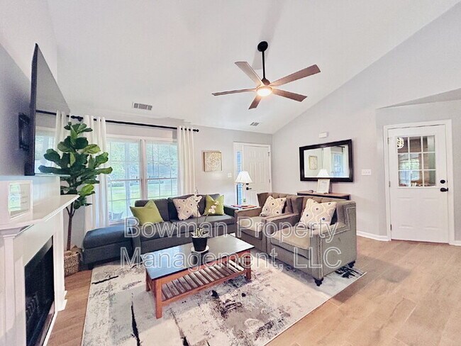 Building Photo - 255 Camelot Dr