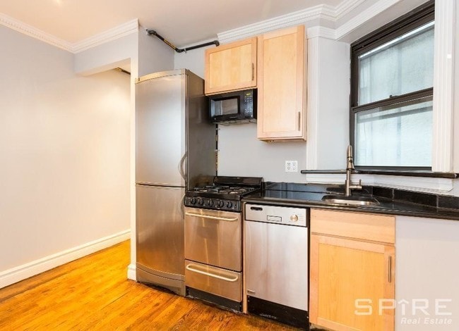 Building Photo - 333 E 23rd St
