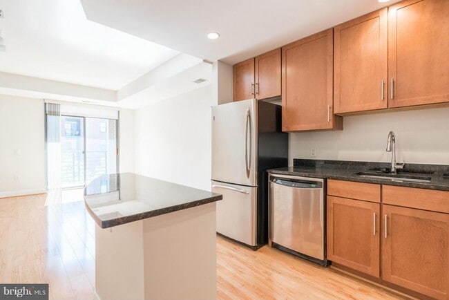 Building Photo - 525 N Fayette St