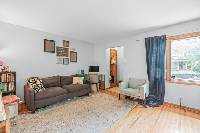 Building Photo - 3237 Longfellow Ave