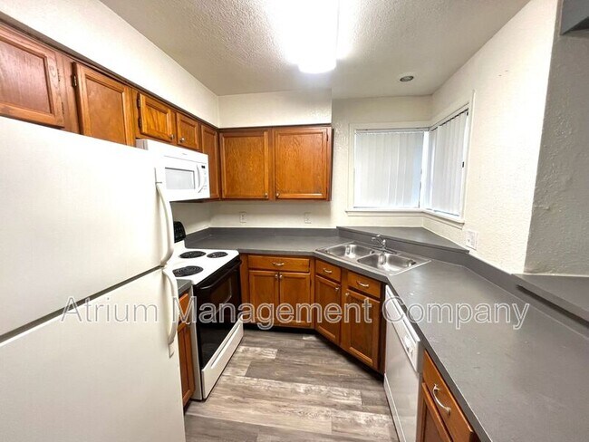 Foto del edificio - 3002 Antique Oaks Cir