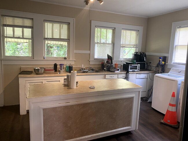 Building Photo - 3 Bedroom 2 Bath Walking Distance to La Tech
