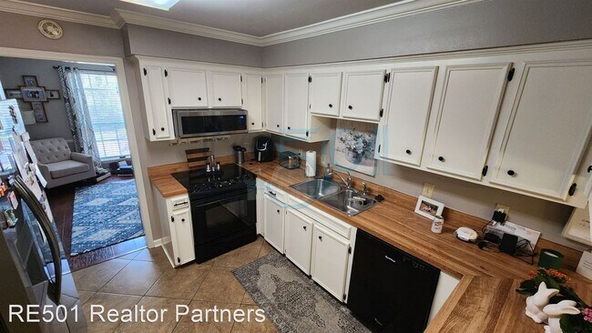Foto del edificio - 4 br, 2.5 bath House - 9 Summerland Court