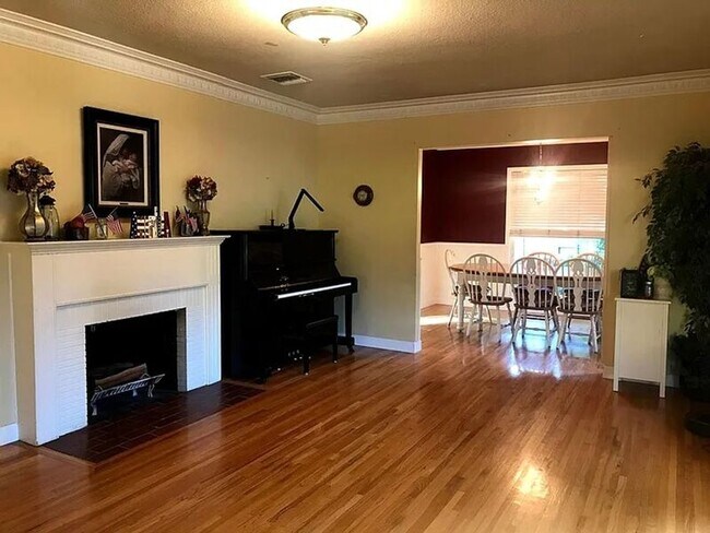Foto del edificio - 2274 Luana Ln