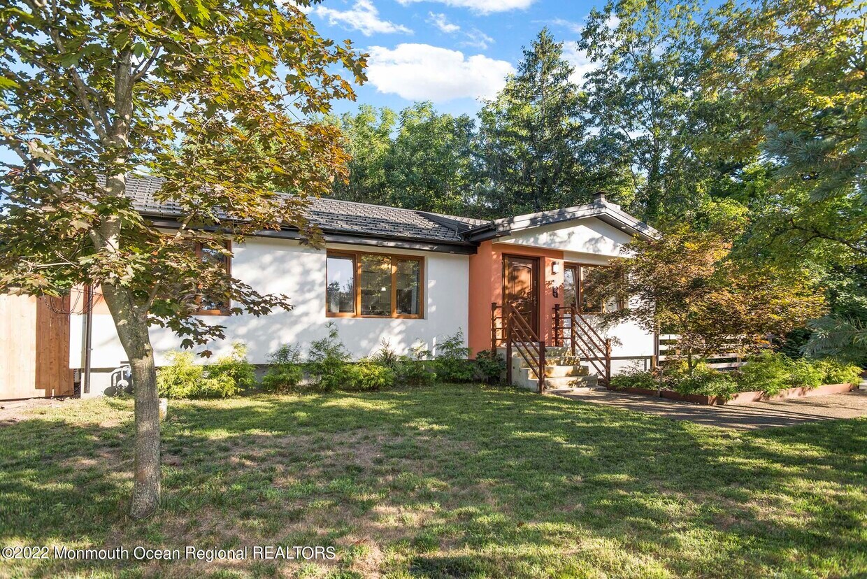 Primary Photo - 1005 Lakewood Farmingdale Rd