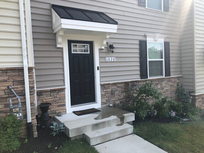 Building Photo - 1020 Valley Run Dr