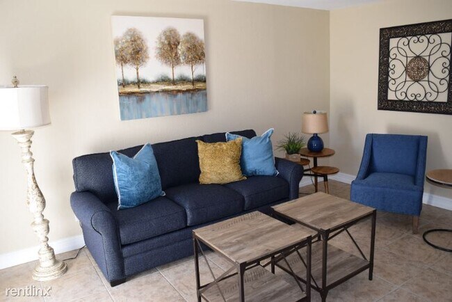 Building Photo - 2 br, 1 bath Apartment - 17 SW Hideaway Pl