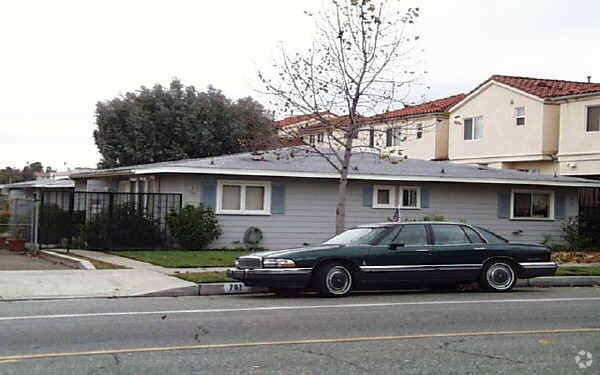 Primary Photo - 787-789 S Marengo Ave