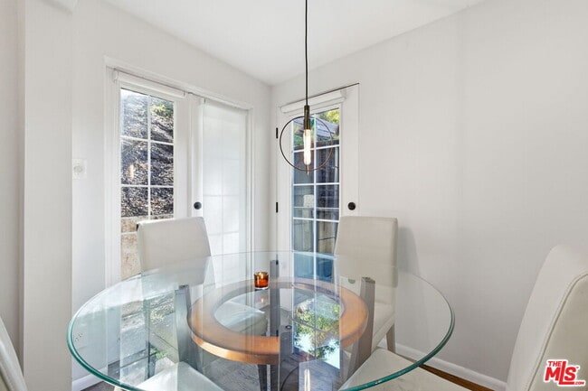 Foto del edificio - 9820 Yoakum Dr