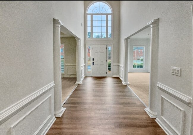 Building Photo - 1115 Fountain Crest Dr