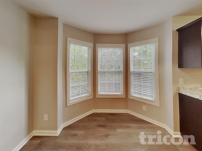 Building Photo - 101 Bentree Dr