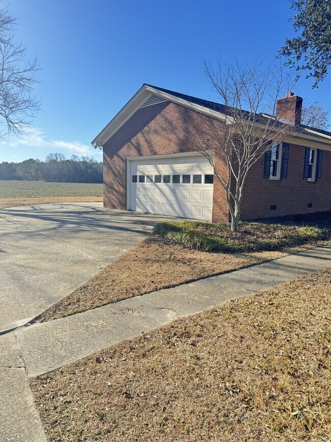 Building Photo - 3564 Mills Rd