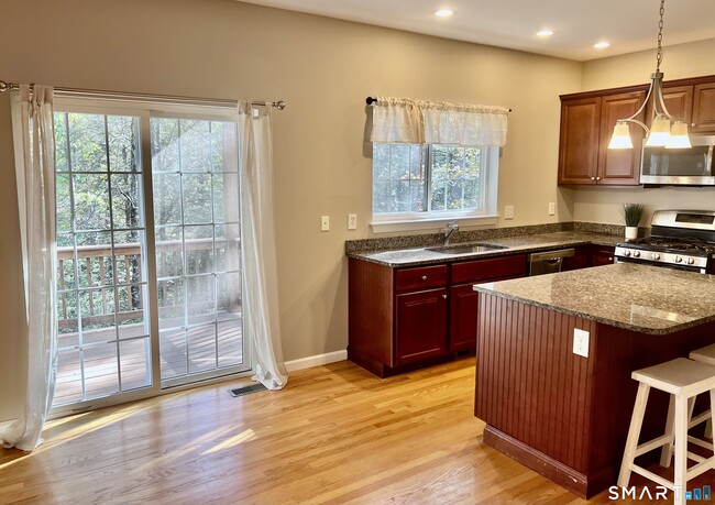 Building Photo - 17 Riverview Ct