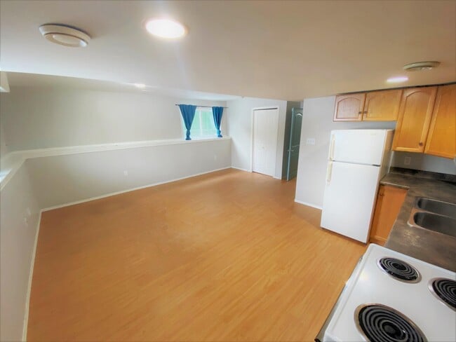 Building Photo - 2117 Quince St