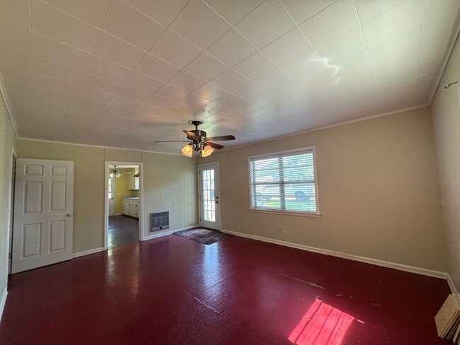 Building Photo - 3 Bed 1 Bath House