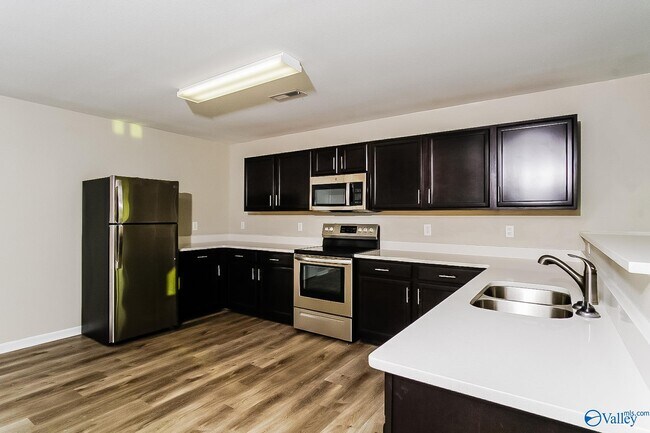 Building Photo - 15241 Tyler Mill Dr