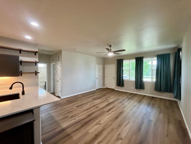 Building Photo - 350 Naples St