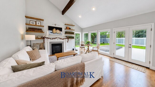 Foto del edificio - Modern West Jordan Retreat