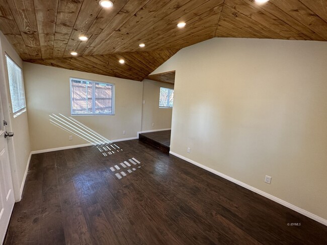 Foto del edificio - Updated 2 bedroom Home on Sugar Pine