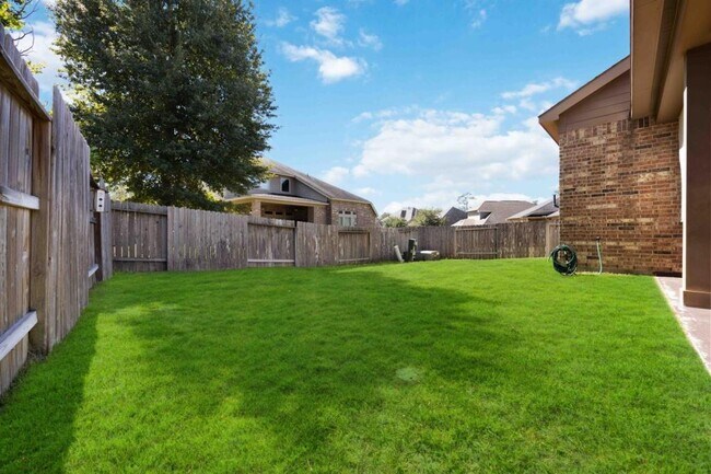 Building Photo - 115 Pine Crest Cir