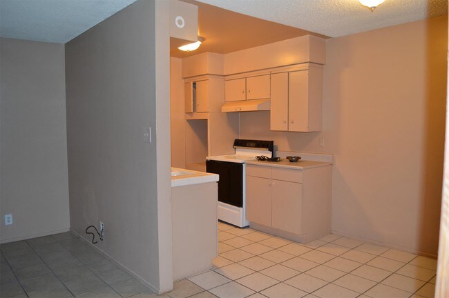 Building Photo - 2630 Sherwood St