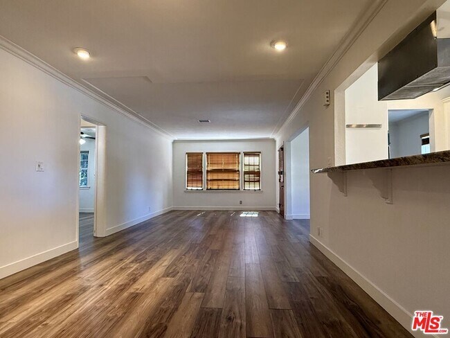 Foto del edificio - 6205 Gentry Ave