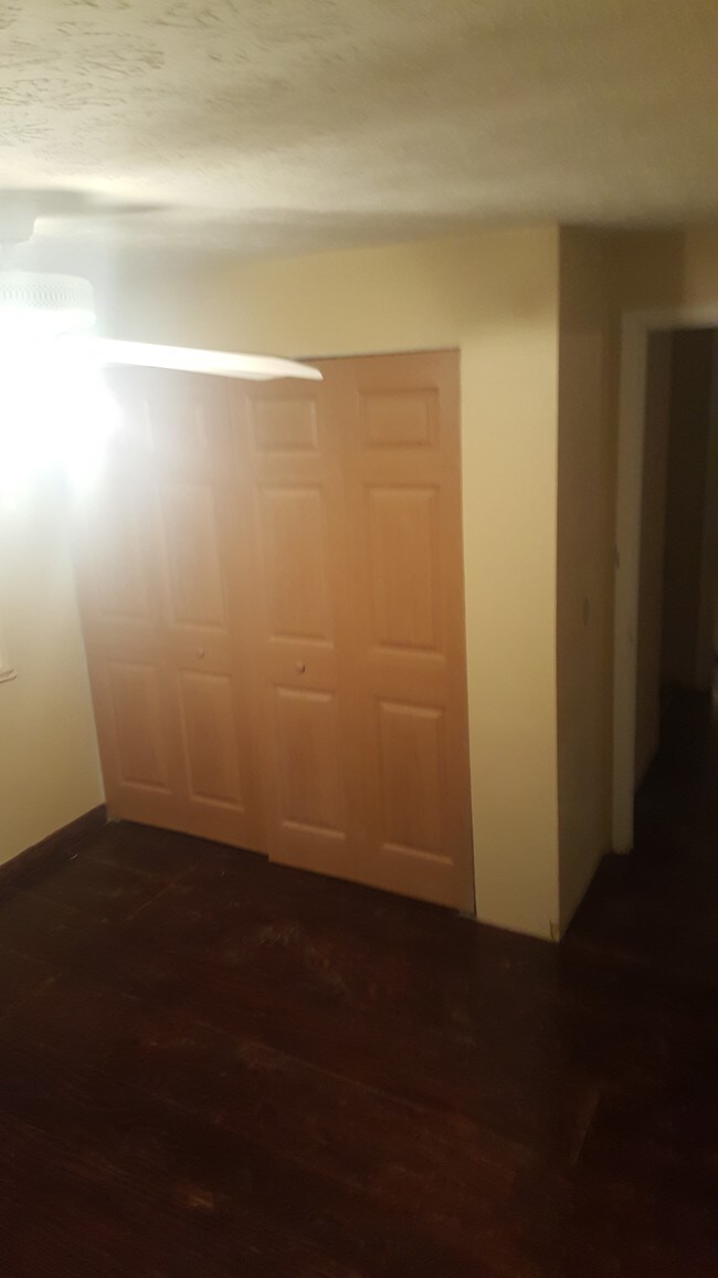 Bdrm - 3887 W 165th St