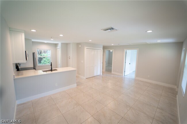 Foto del edificio - 27304 Dortch Ave