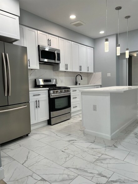 Building Photo - 326 70th St