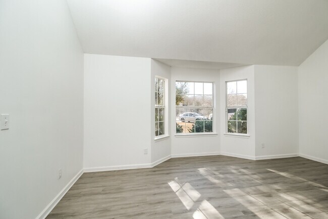 Foto del edificio - 195 Cinnamon Oak Cir