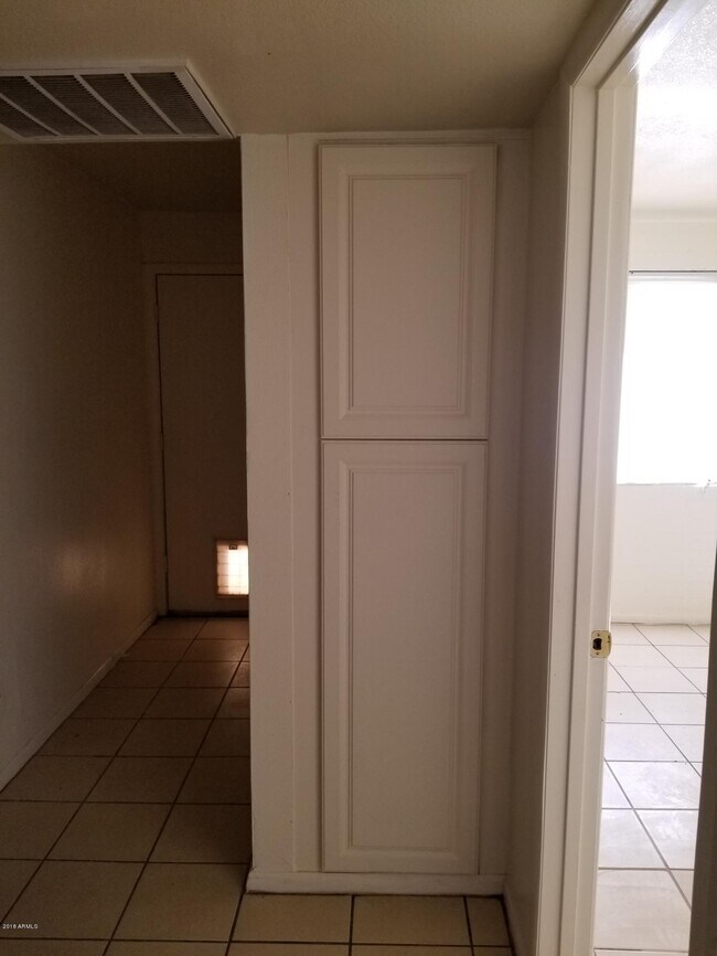 Foto del edificio - 5936 W Crestwood Way