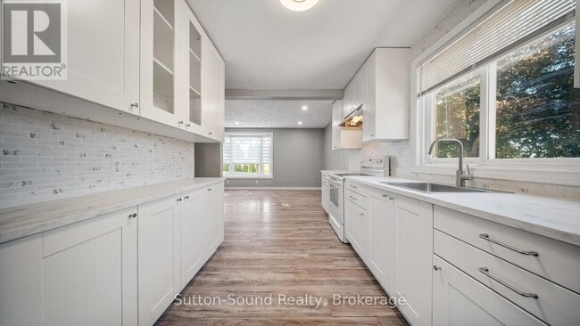 Building Photo - 370 Grey St