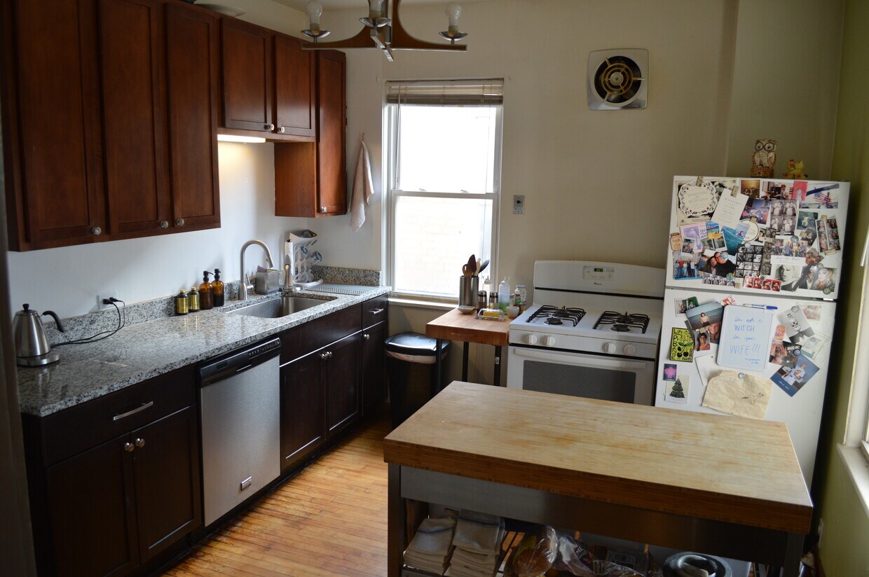 Kitchen - 3755 W Irving Park Rd