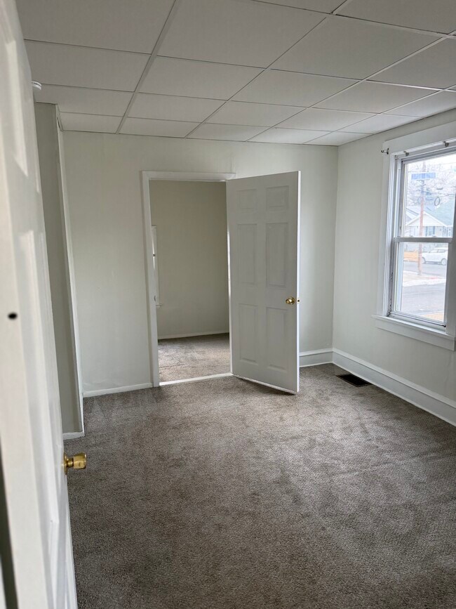 Foto del edificio - 108 S Warner St