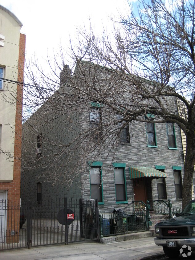Building Photo - 1822 Linden St