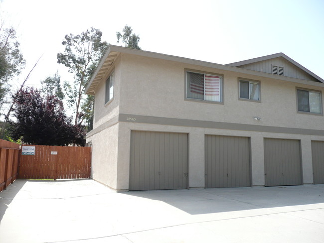 Foto del edificio - Murrieta Hot Springs 4-Plex