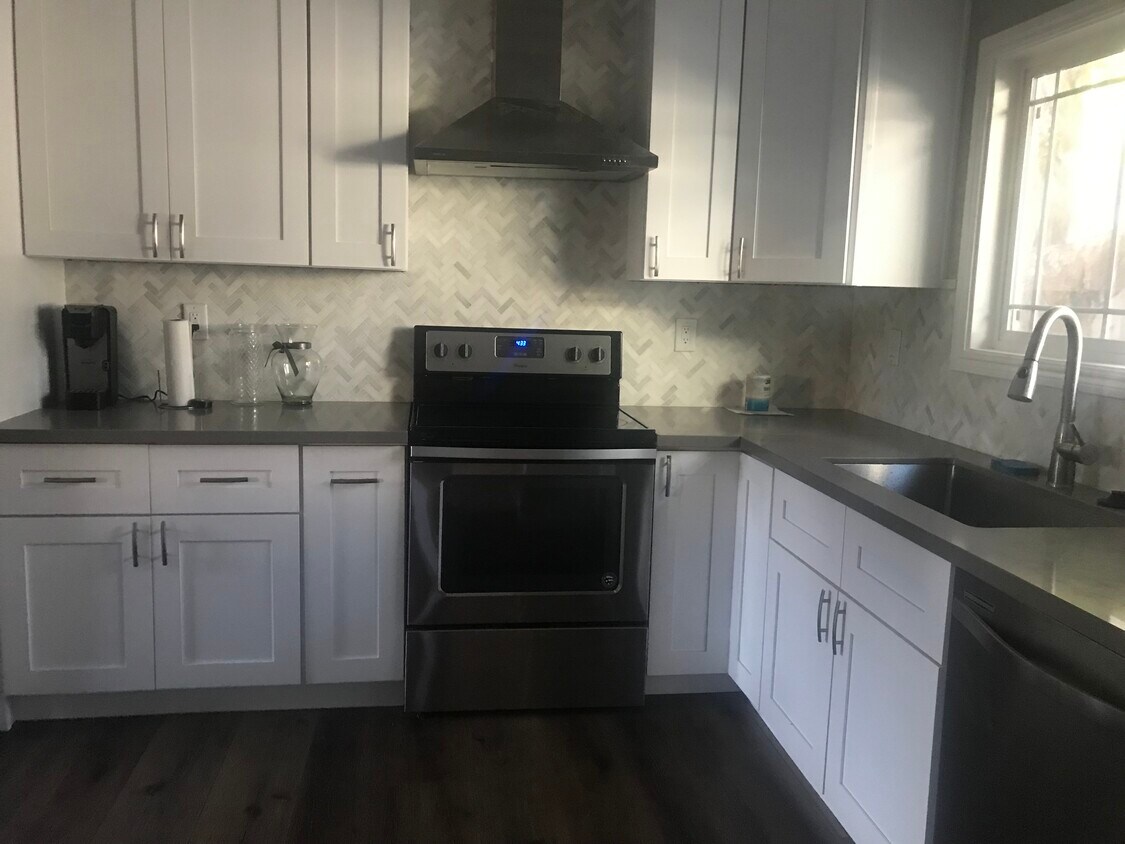 Foto principal - 5823 Beswick Dr