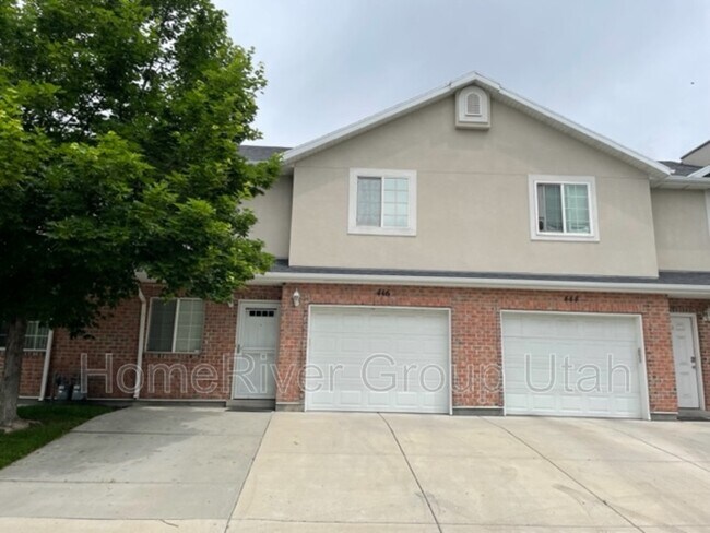 Foto del edificio - 446 E Park Oak Pl