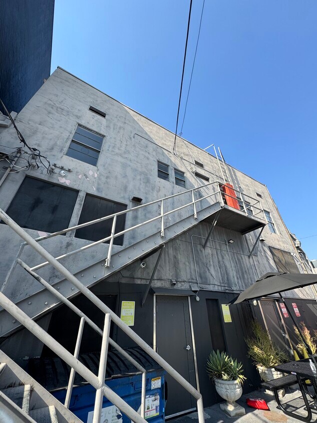 Foto del edificio - 7958 Beverly Blvd