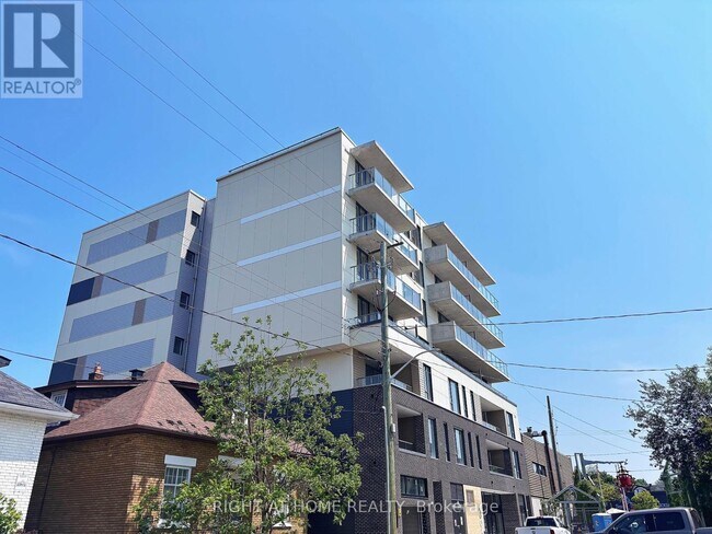 Photo du bâtiment - 399-399 Winston Ave
