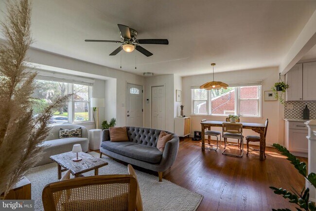 Foto del edificio - 3104 Gumwood Dr