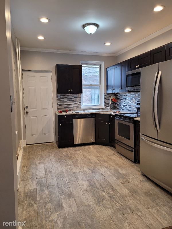 Building Photo - 3 br, 1 bath House - 4901 N Lawrence St