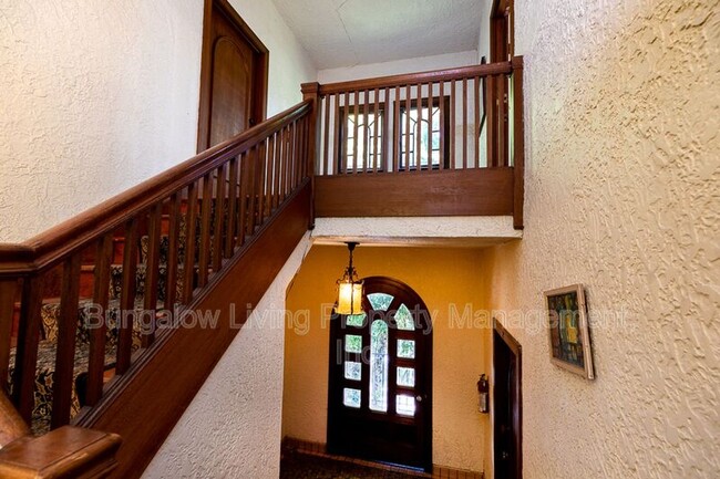 Building Photo - 1655 Euclid Ave