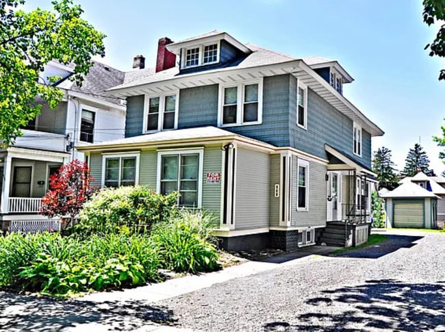 Building Photo - 860 Lancaster Ave