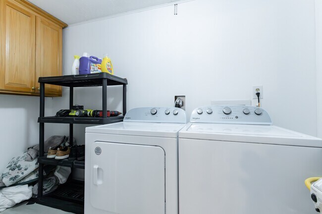 Foto del edificio - 617 Wisteria Rd