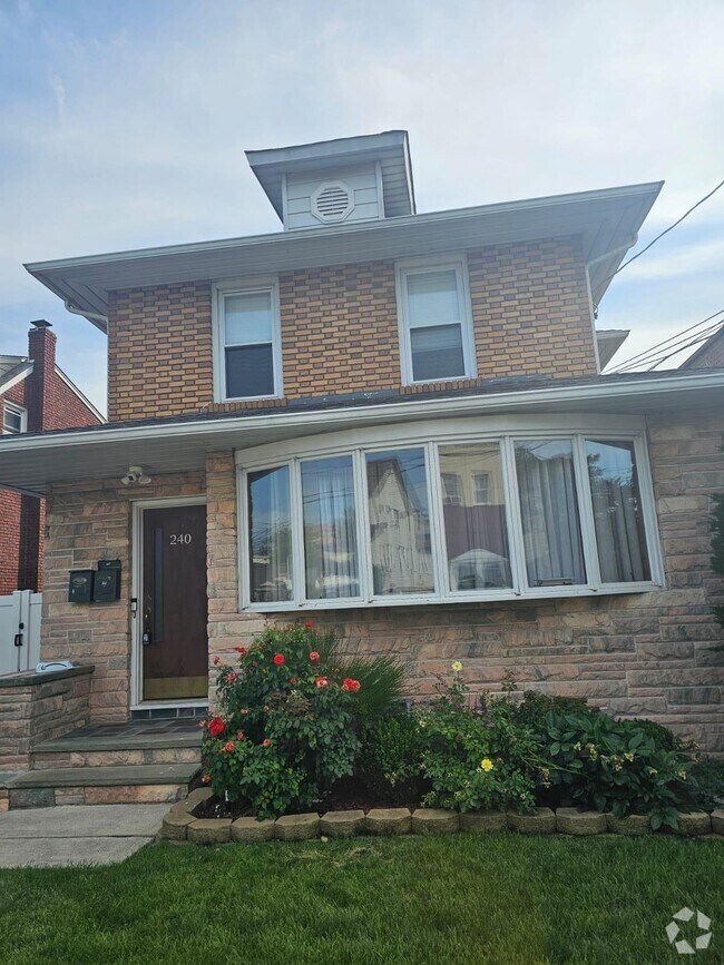 Building Photo - 240 Copeland Ave