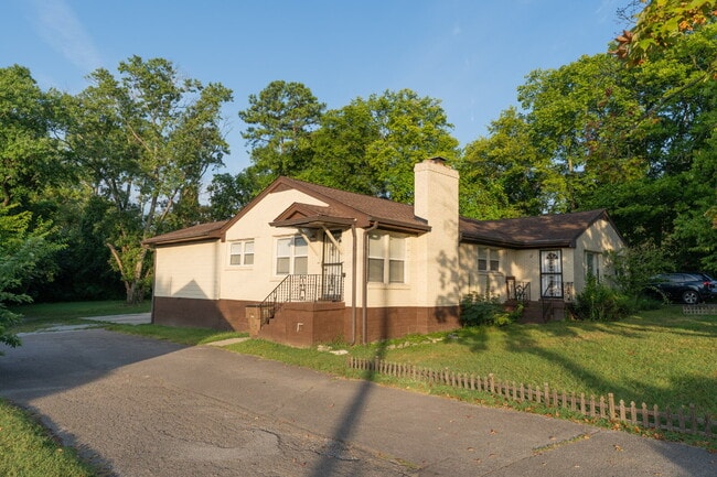 Donelson 3 Bedroom 2 Bath Apartment in Duplex - Donelson 3 Bedroom 2 Bath Apartment in Duplex