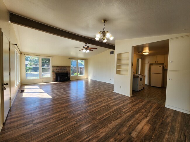 Building Photo - 65 Sherman Dr