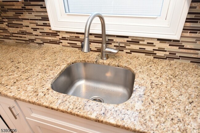 Foto del edificio - 105 Parkway