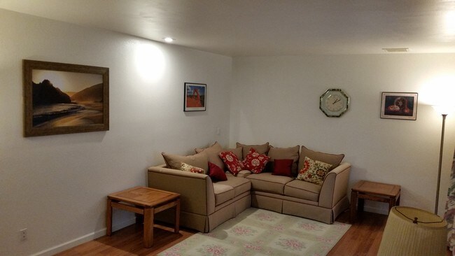 Foto del edificio - 1305 E Watson Dr
